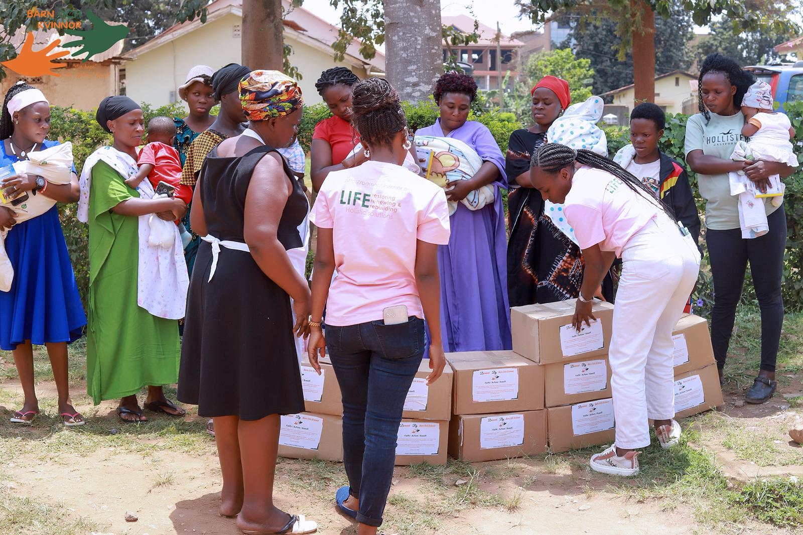 Mothers receiving Mama Kits handed out by the team