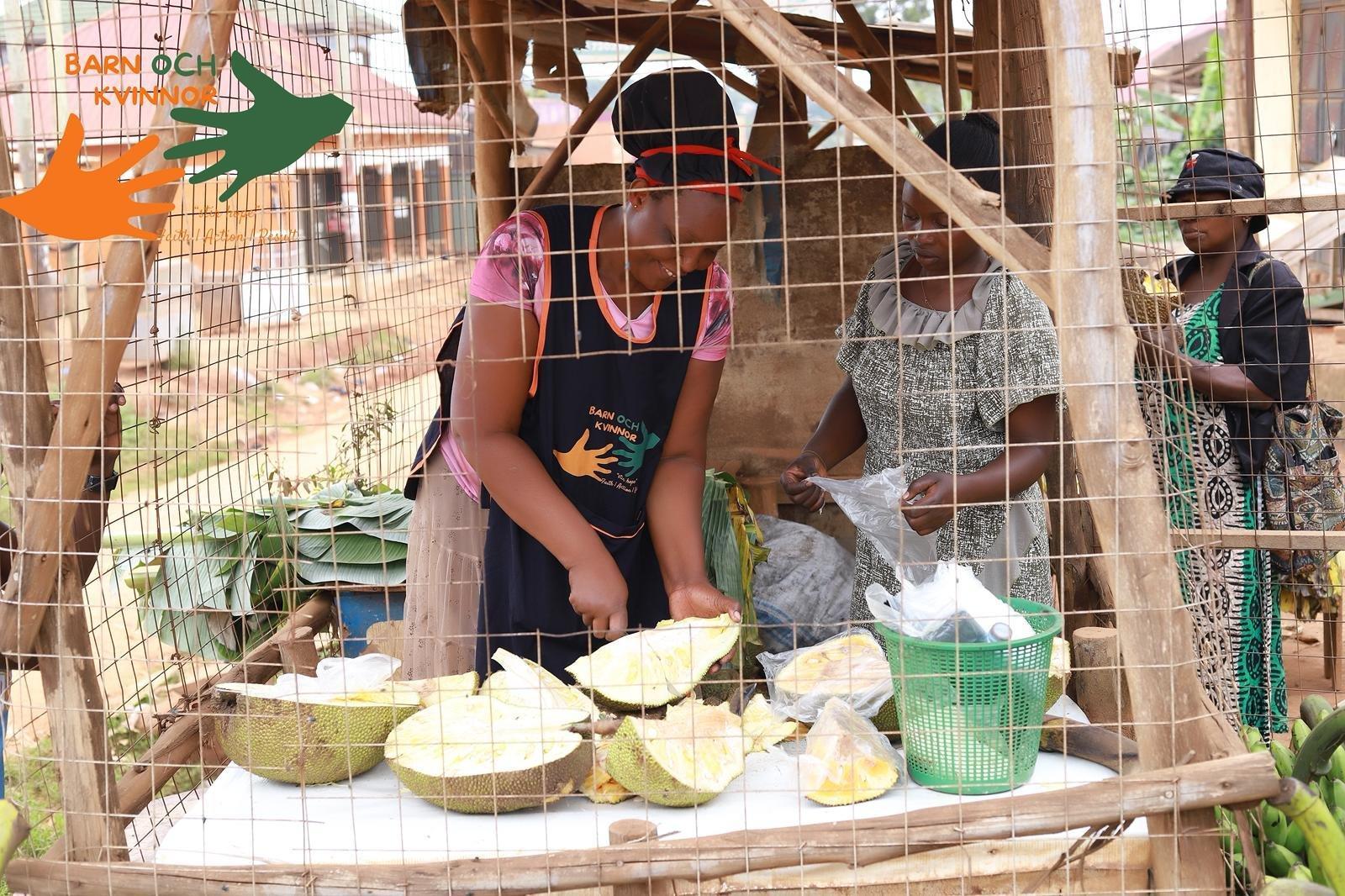 Ruth cutting jackfruit at her stall